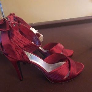 jasmine Red heels with ankle strap and bow.